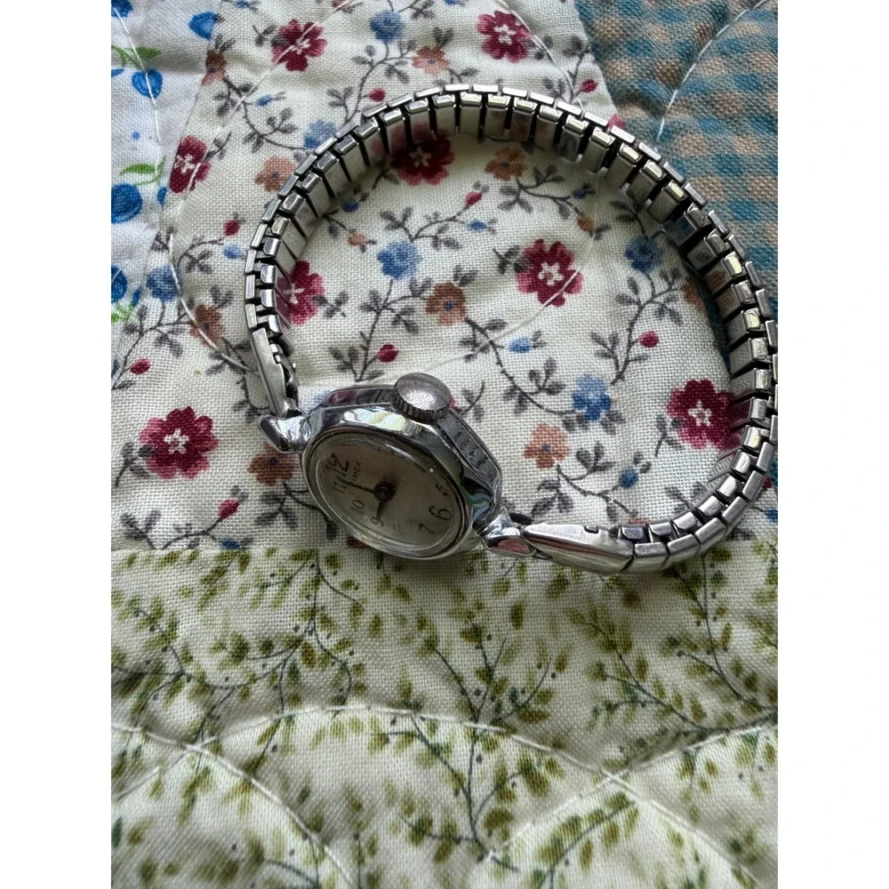 Timex Wristwatch Women Small Silver Good Vintage Oval Manual Wind Cocktail Watch